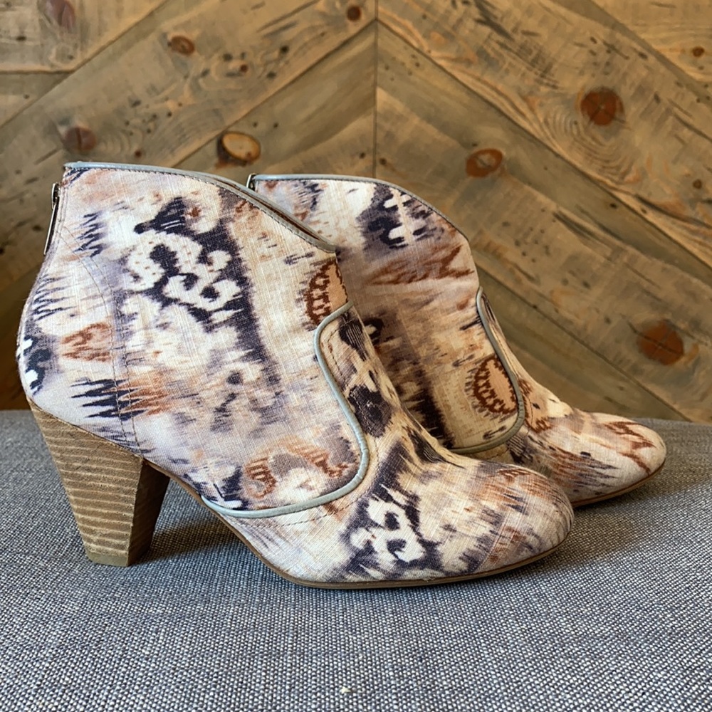 Anthro SixtySeven Aztec Booties 7.5/38